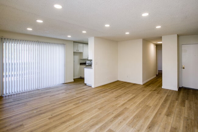 Building Photo - 5452 Corteen Pl Unit 18