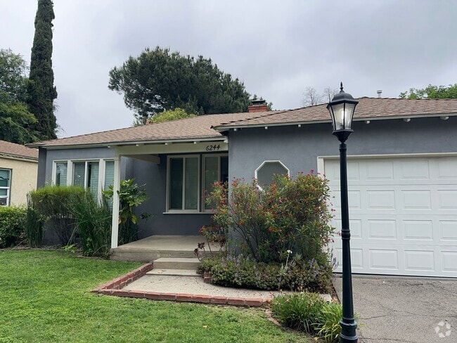 Building Photo - 3 Bedroom Home with Huge Backyard