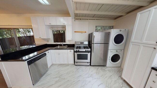 Photo - West Hollywood Oasis! *FREE RENT* Unit 8957