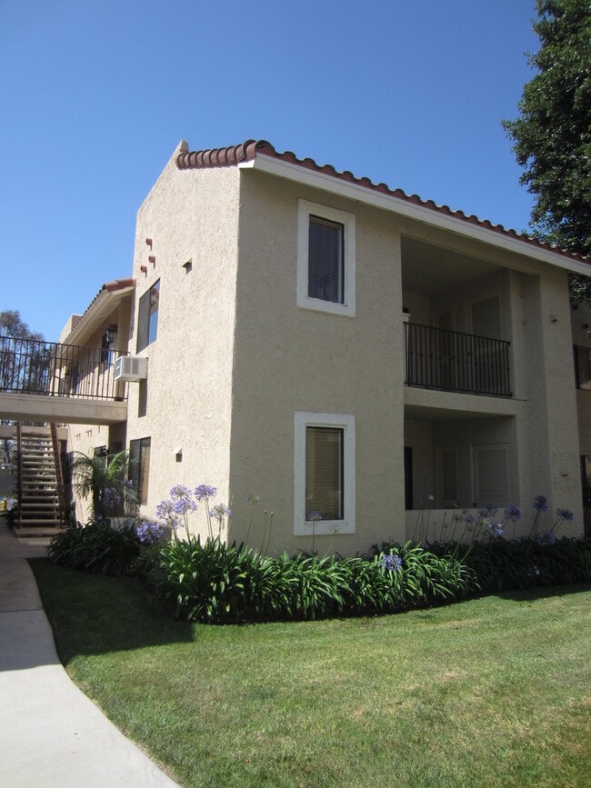 Building Photo - Spacious 2Bd Condo in Mira Mesa with Private Balcony & In-Unit Laundry! Unit 119