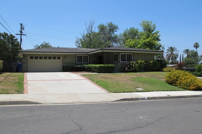 Building Photo - 490 Glenhill Dr Rental