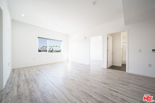 Photo - 1229 S Kingsley Dr Unit 301