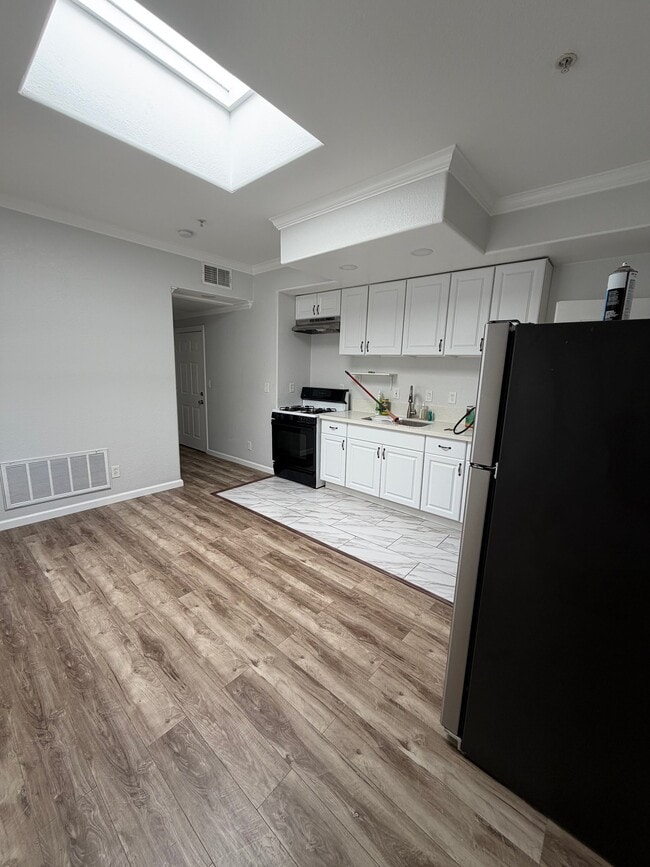 Photo - 1072 Laguna Ave