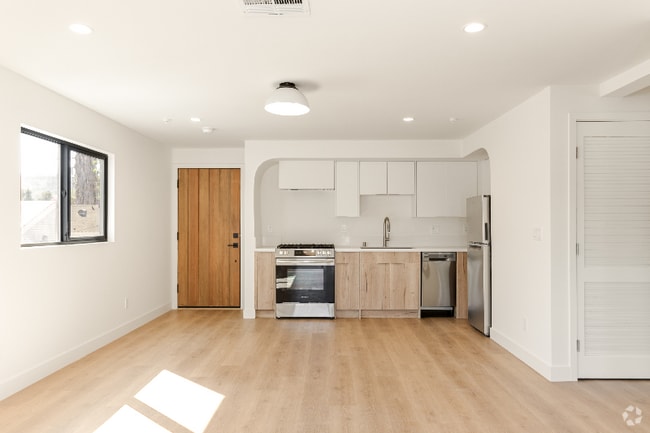 Building Photo - 2845 Marsh St Unit 2845 1.5 Rental