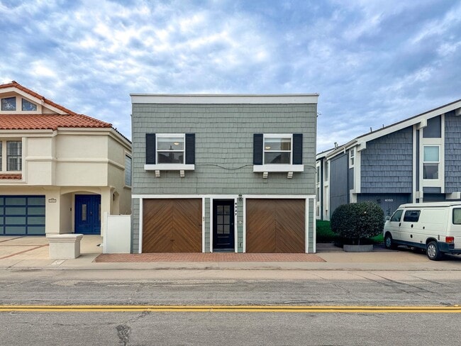 Building Photo - 4027-4029 Ocean Dr