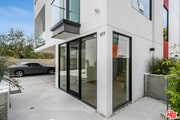Photo - 2017 Barry Ave
