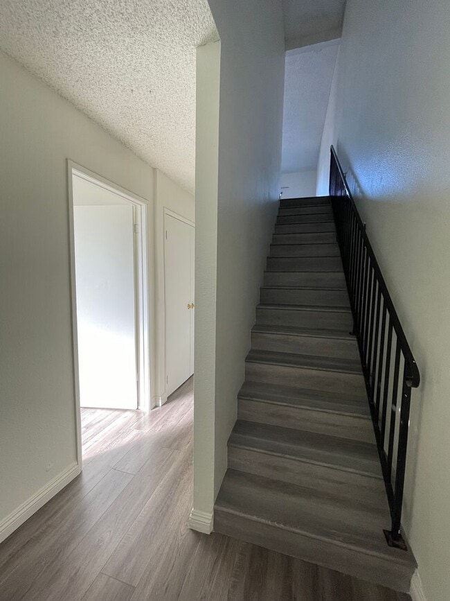 Photo - Pro Service Realty - R20801-20801 Unit B