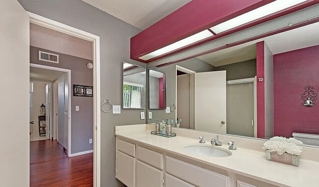 Photo - "Charming 1-Bedroom San Fernando Apartment with Modern Granite Touches!"