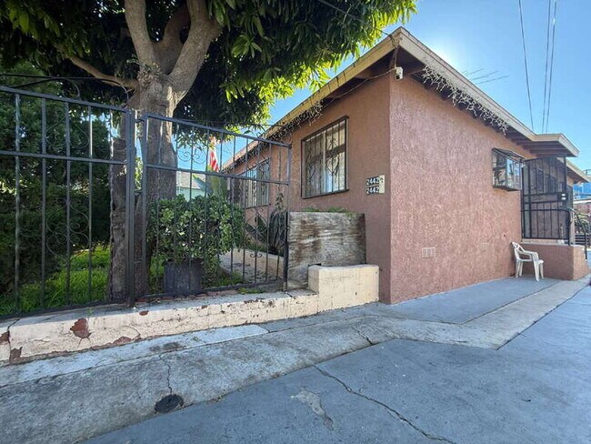 Building Photo - 2442 1/2 Pomeroy Avenue