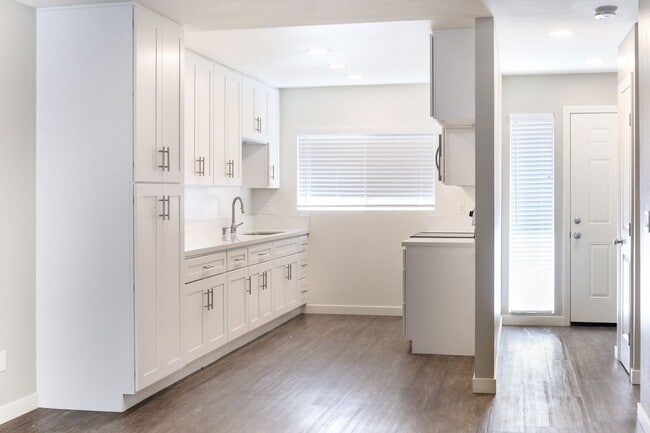 Photo - Country Squire Apartments