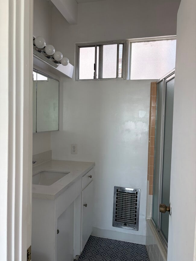 Photo - 230 39th St Unit #H