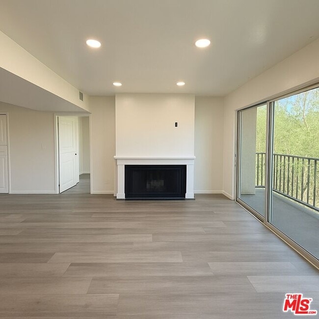 Building Photo - 14850 Hesby St Unit 203
