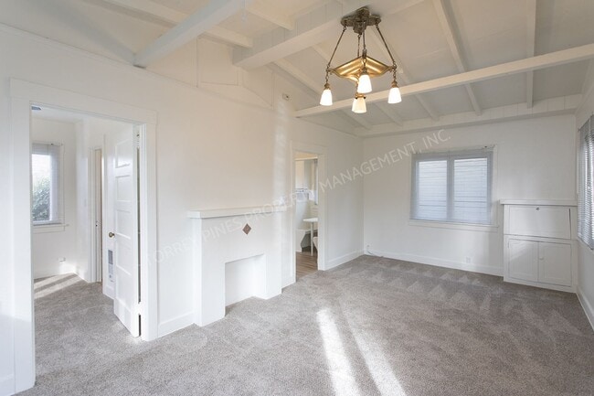 Photo - Beautiful Vintage Cottage in La Jolla with Onsite Laundry! Unit 7783