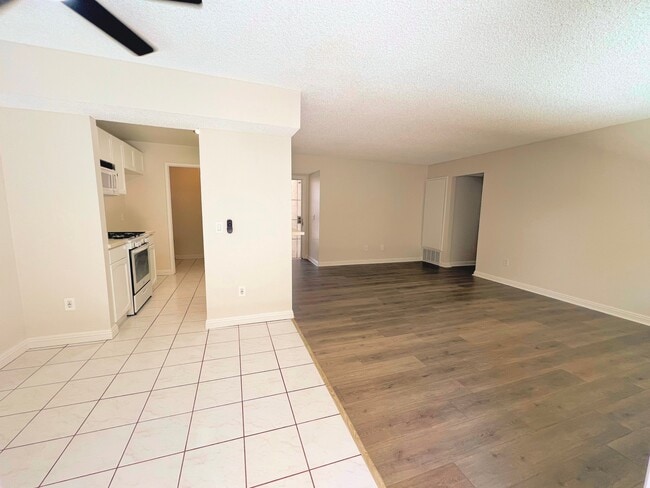 Photo - 18912 Valley Cir