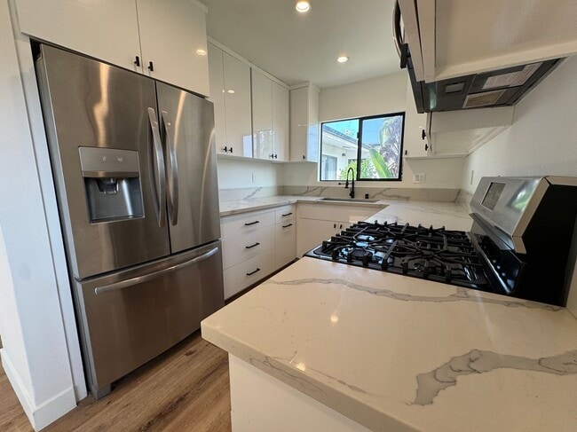 Photo - 1347 N Stanley Ave