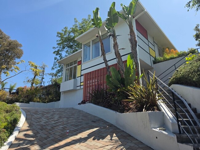 Building Photo - 310 S Thurston Ave