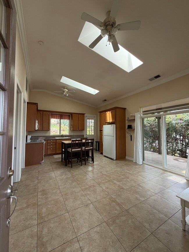Photo - 12743 Larchmont St