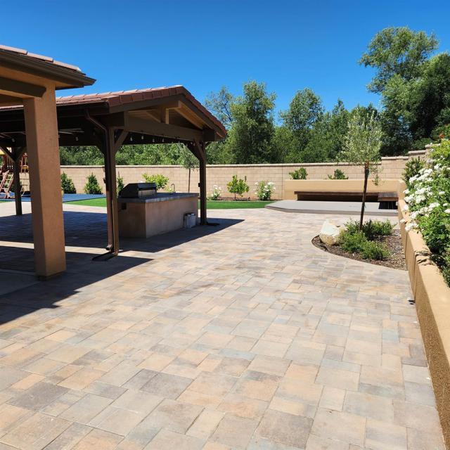 Photo - 2545 Blackbird Glen