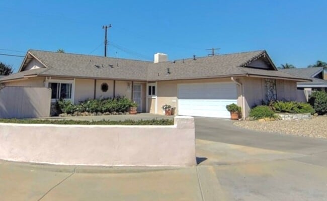 Building Photo - 3BD/2BA Single-Story Home in Huntington Beach