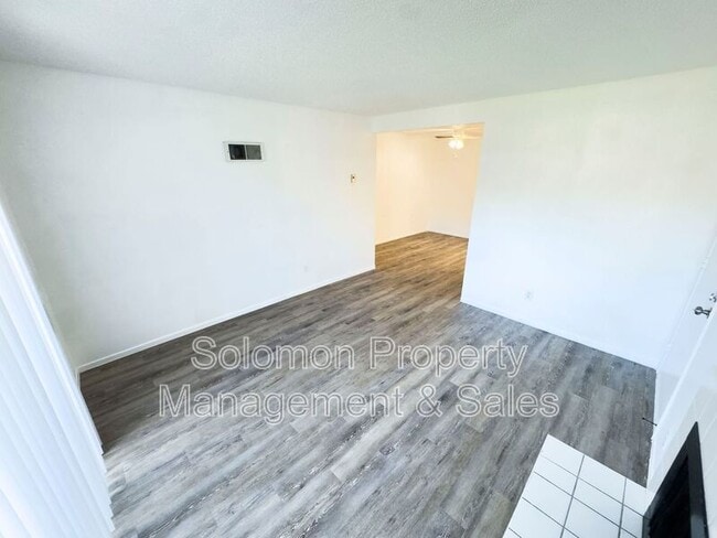 Photo - 529 Sandalwood Pl Unit #5