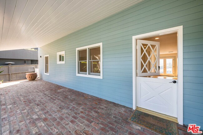 Photo - 6457 Surfside Way