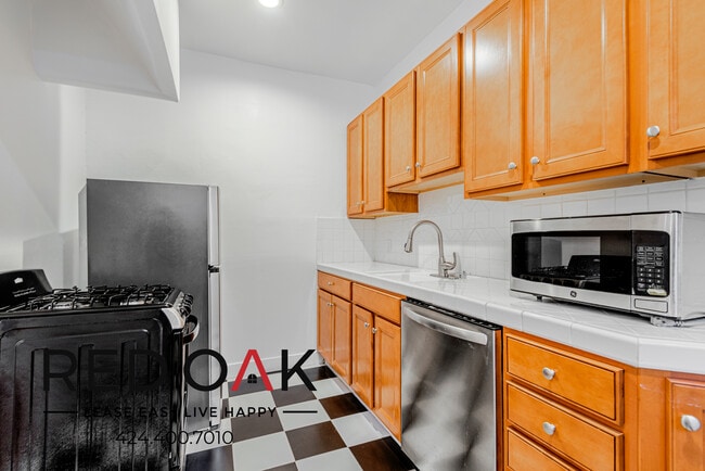 Photo - 1818 Whitley Ave Unit 108