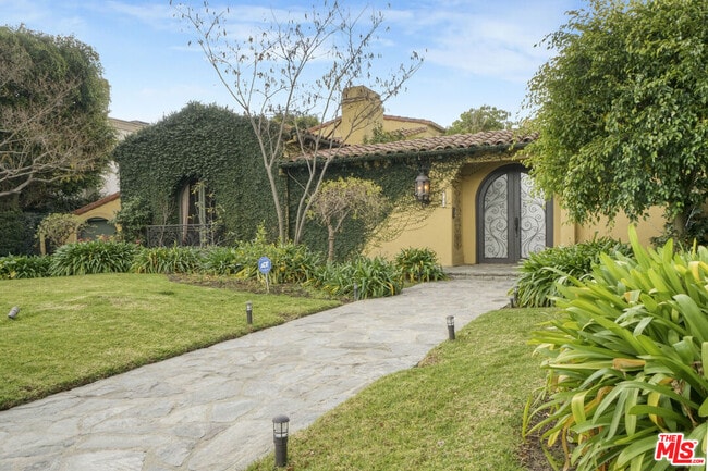 Photo - 707 N Bedford Dr House