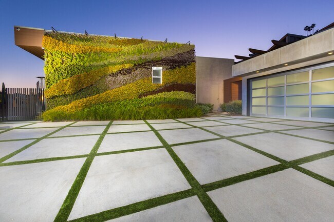 Photo - 1439 Devlin Dr