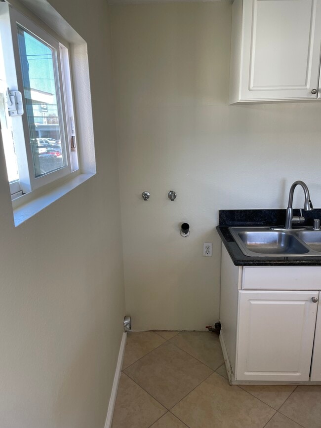 Photo - 2944 Peppertree Ln Unit B