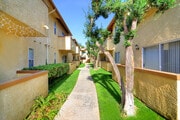 Garden Walk Ways - Las Flores Apartments