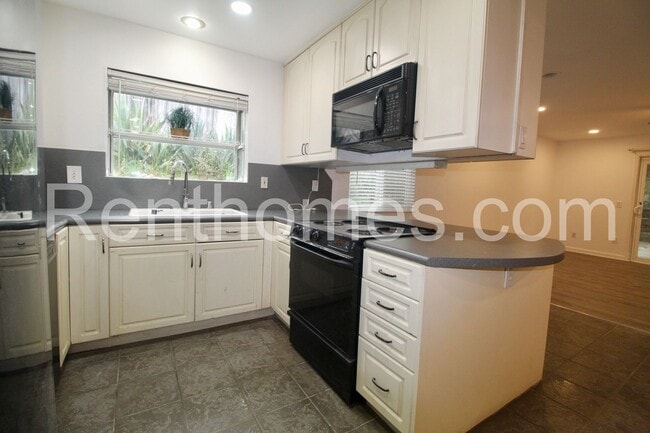 Photo - 13828 Otis Pl House