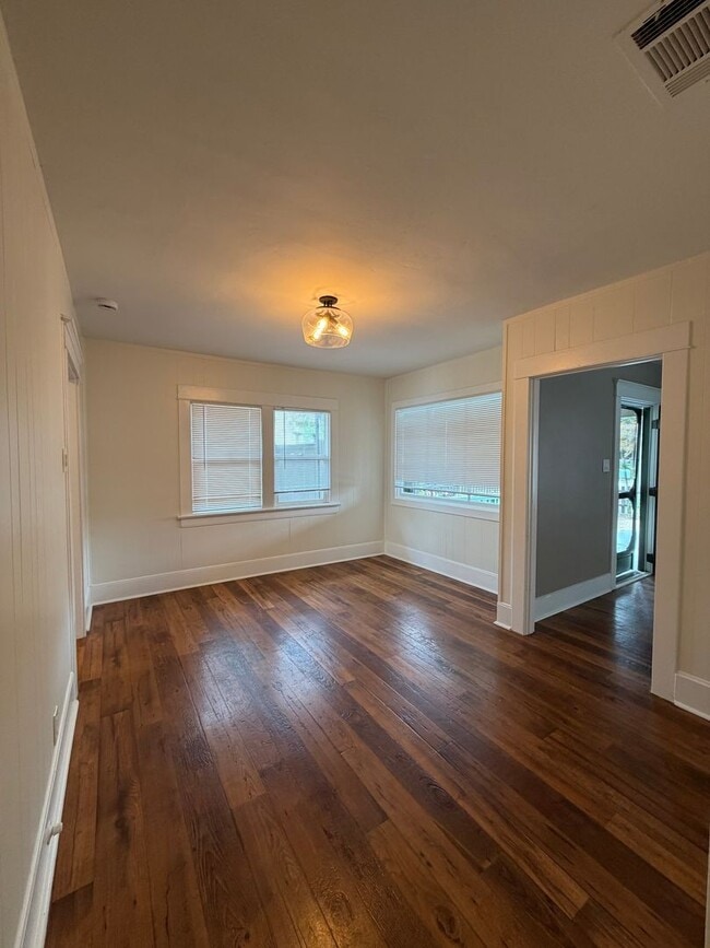 Photo - 535-537 E. Van Bibber Unit 535