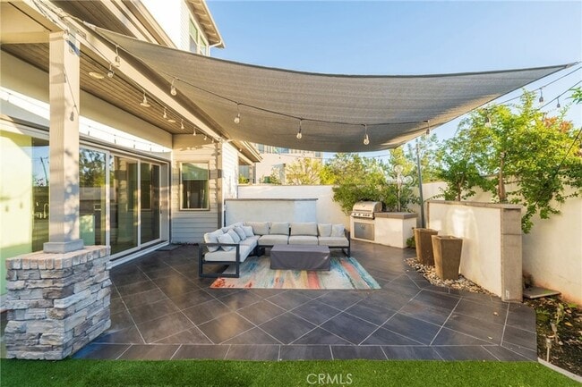 Photo - 102 Spectacle