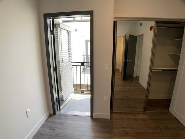 Photo - 14639-14645 Vanowen St