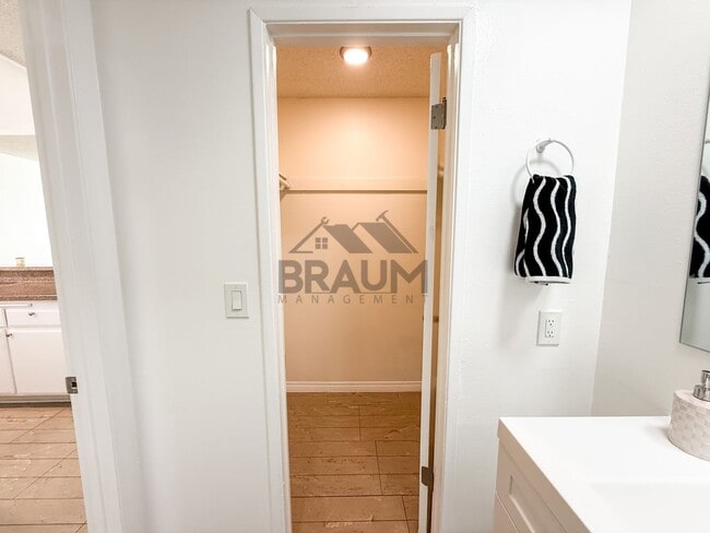 Photo - 6612 Sylmar Ave Unit 104