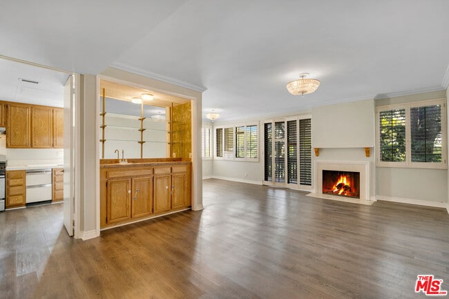 Building Photo - 12124 Goshen Ave Unit 206