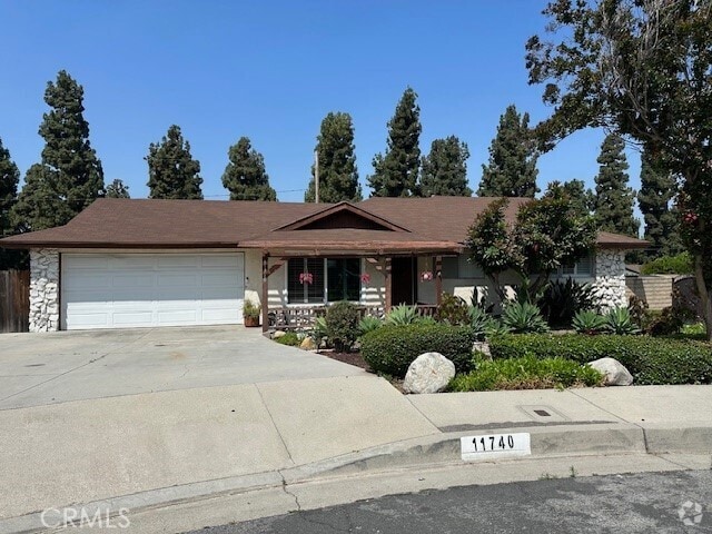 Building Photo - 11740 Maple St Rental