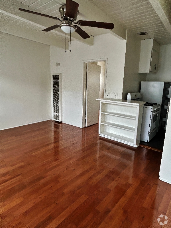 Building Photo - 1909 Beachwood Dr Unit 118 Rental