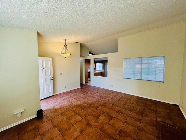 Photo - 5325 Adobe Dr