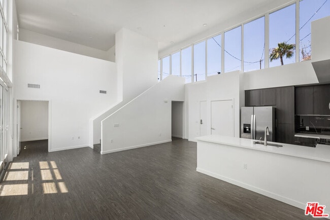 Photo - 5750 Hollywood Blvd Unit 735