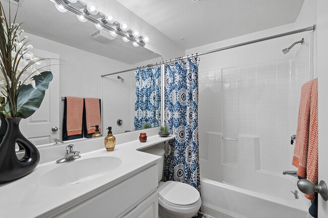 Building Photo - Crescent Heights Luxury Apartment Homes