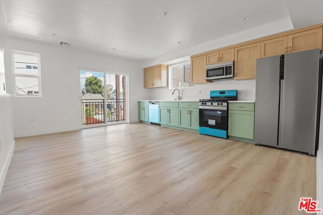 Photo - 1261 Browning Blvd