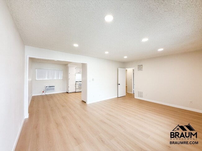 Photo - 5131 Buffalo Ave Unit 14