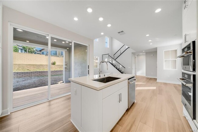 Photo - 716 Olivier Dr