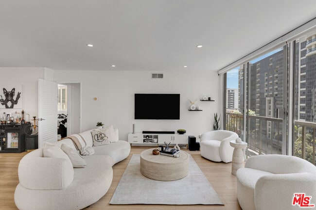 Photo - 10747 Wilshire Blvd Unit 902