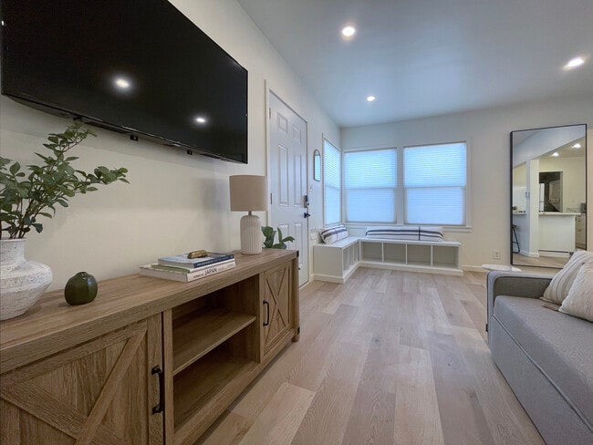 Photo - 813 W Beach Ave Unit #3