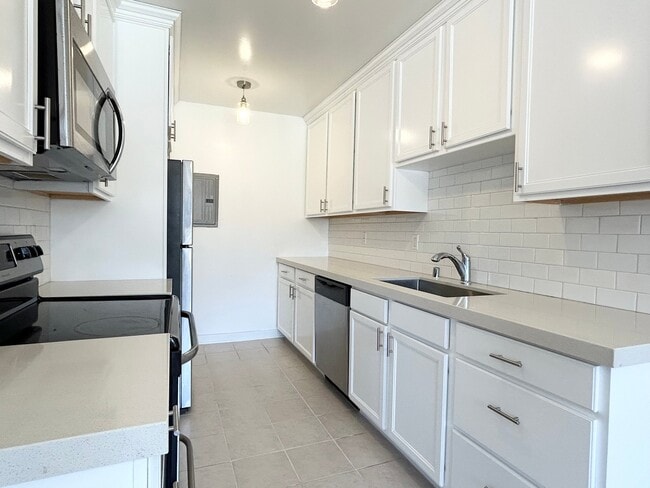 Photo - 1849 S Bentley Ave Unit 303