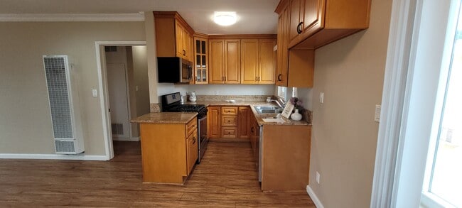 Building Photo - 13949 Vanowen St Unit 1