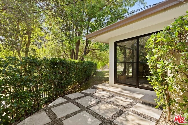 Photo - 16957 Mooncrest Dr