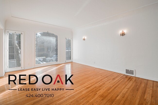 Building Photo - 180 S Sycamore Ave Unit 104